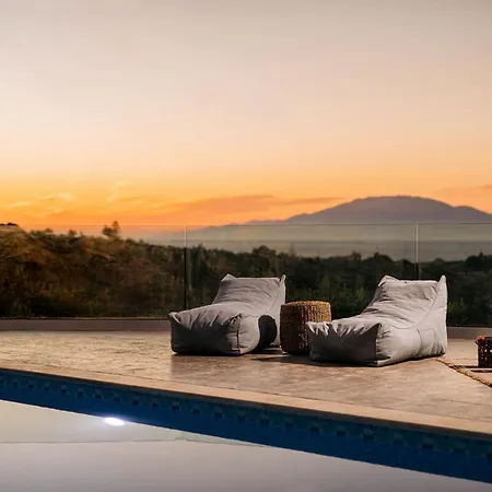 Venia - Cozy Escape With Scenic Sew View, By Zantewize Villa