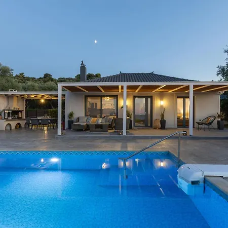 Villa Venia - Cozy Escape With Scenic Sew View, By Zantewize *