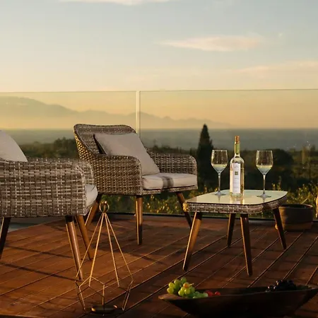 Venia - Cozy Escape With Scenic Sew View, By Zantewize Villa
