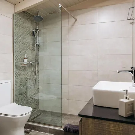 Vilă Venia - Cozy Escape With Scenic Sew View, By Zantewize Tragaki