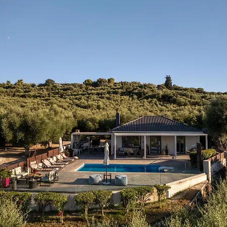 Venia - Cozy Escape With Scenic Sew View, By Zantewize *