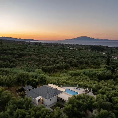 Vilă Venia - Cozy Escape With Scenic Sew View, By Zantewize