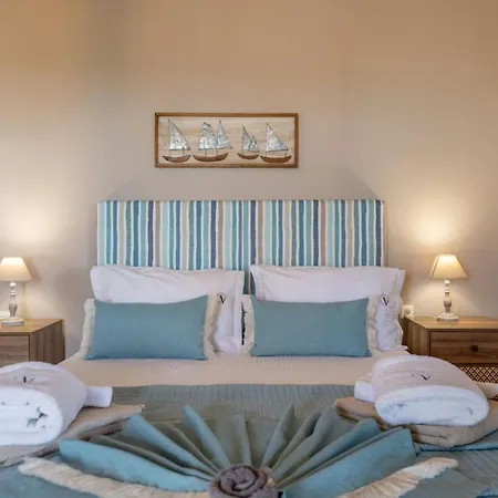 Venia - Cozy Escape With Scenic Sew View, By Zantewize *