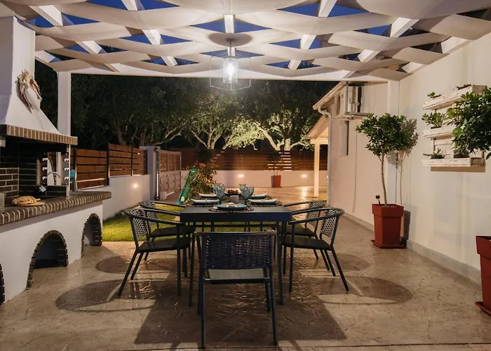 Venia - Cozy Escape With Scenic Sew View, By Zantewize Villa