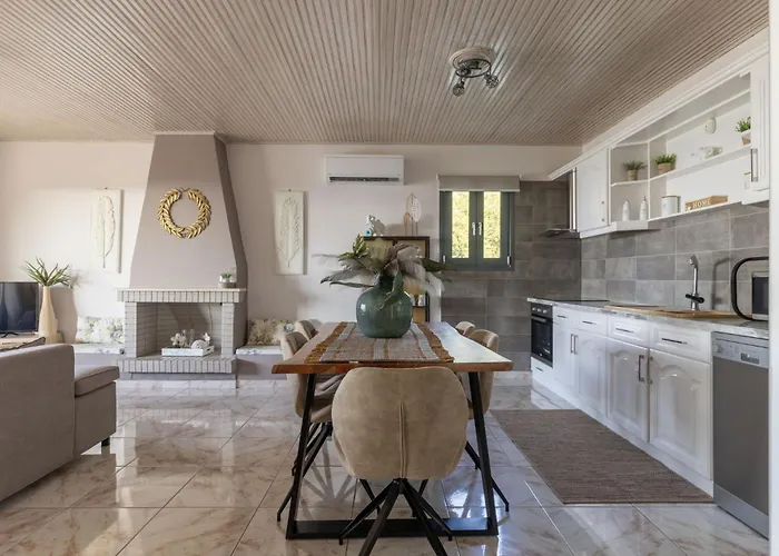 Venia - Cozy Escape With Scenic Sew View, By Zantewize فيلة *