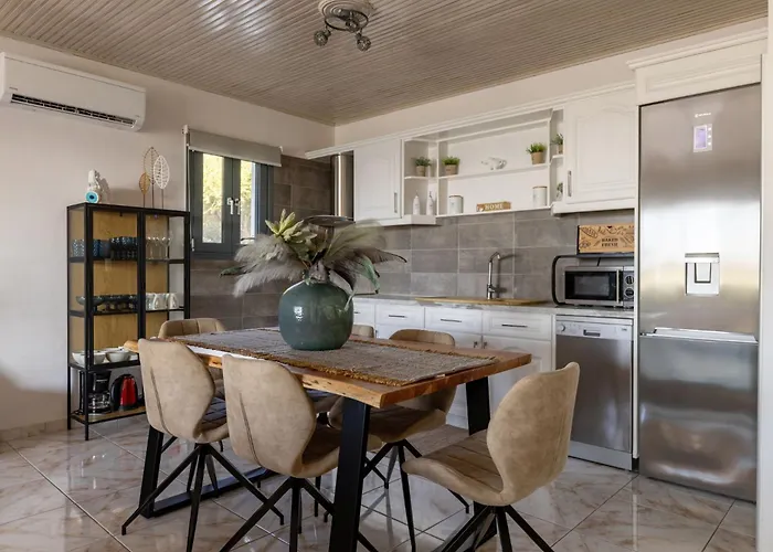 Venia - Cozy Escape With Scenic Sew View, By Zantewize Villa *