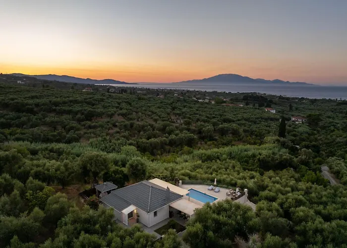 Villa Venia - Cozy Escape With Scenic Sew View, By Zantewize